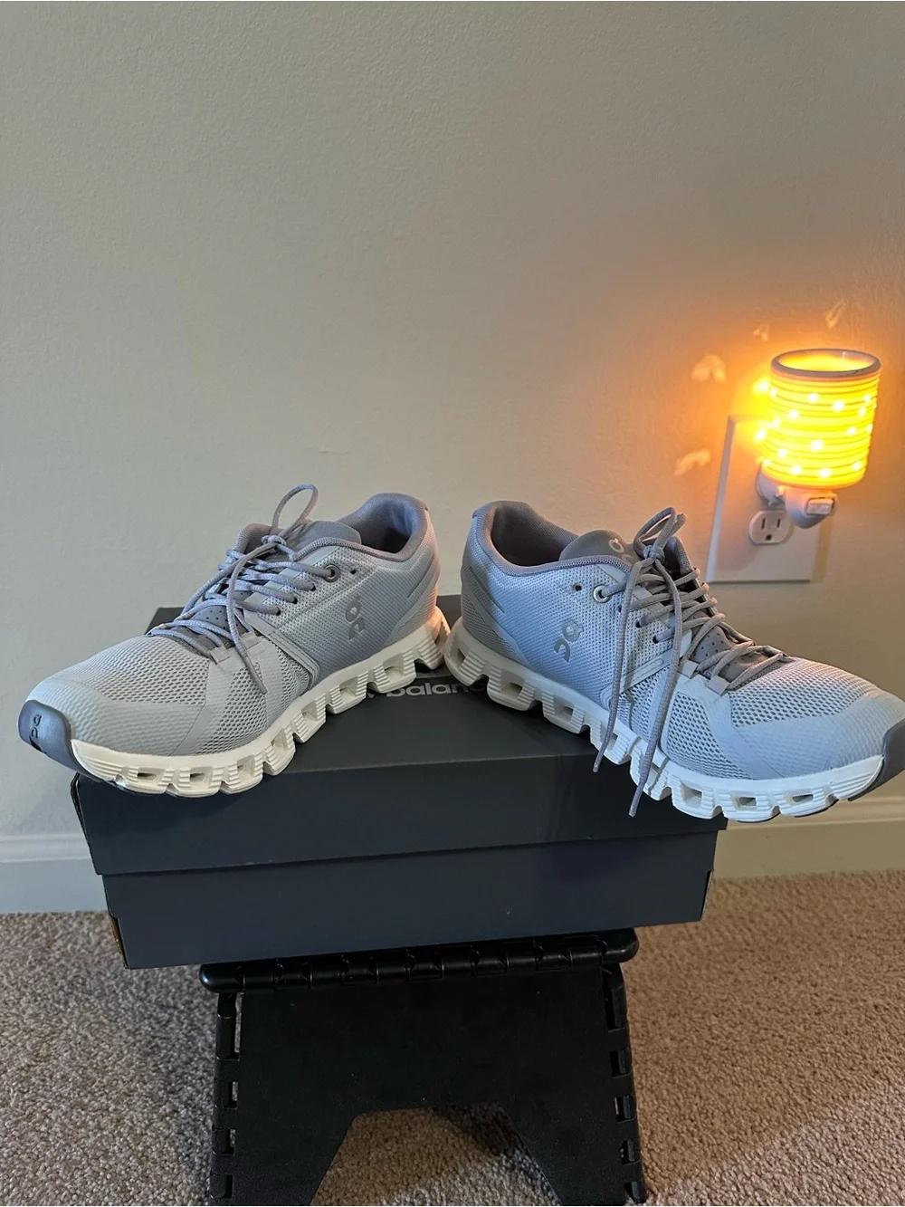 On Running Cloud 5 Women’s Size W9.5 color Heather/Fossil